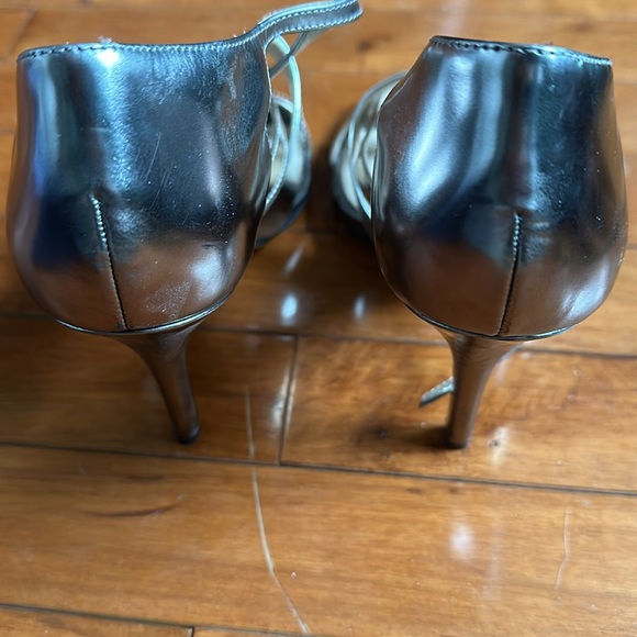 EUC Kors two-tone heel - Picture 2 of 6